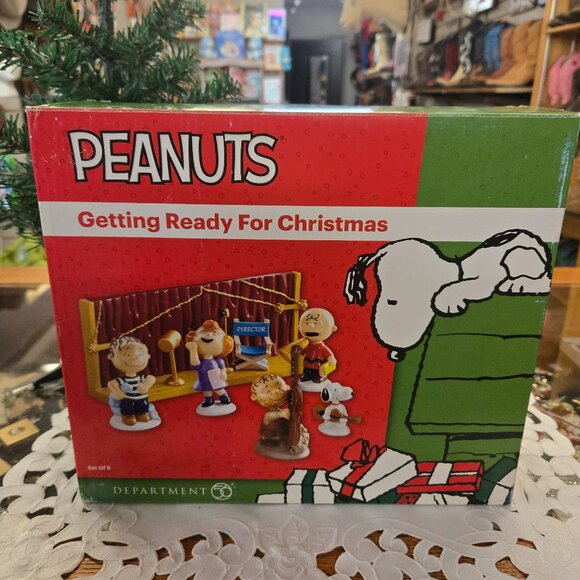 RARE! Retired Collectable Snoopy Peanuts Dept 56 Getting ready For Christmas - Picture 2 of 2